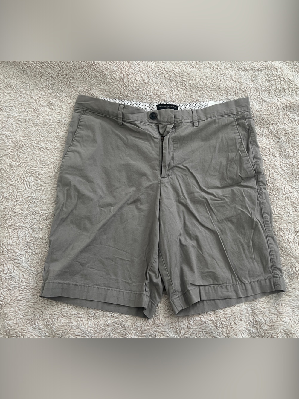 Banana Republic Men's Gray Flat-Front Chino Shorts - 34 waist
